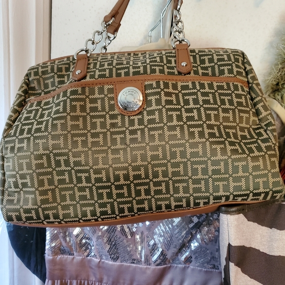 Tommy Hilfiger signature canvas dual handle satchel - Picture 11 of 11